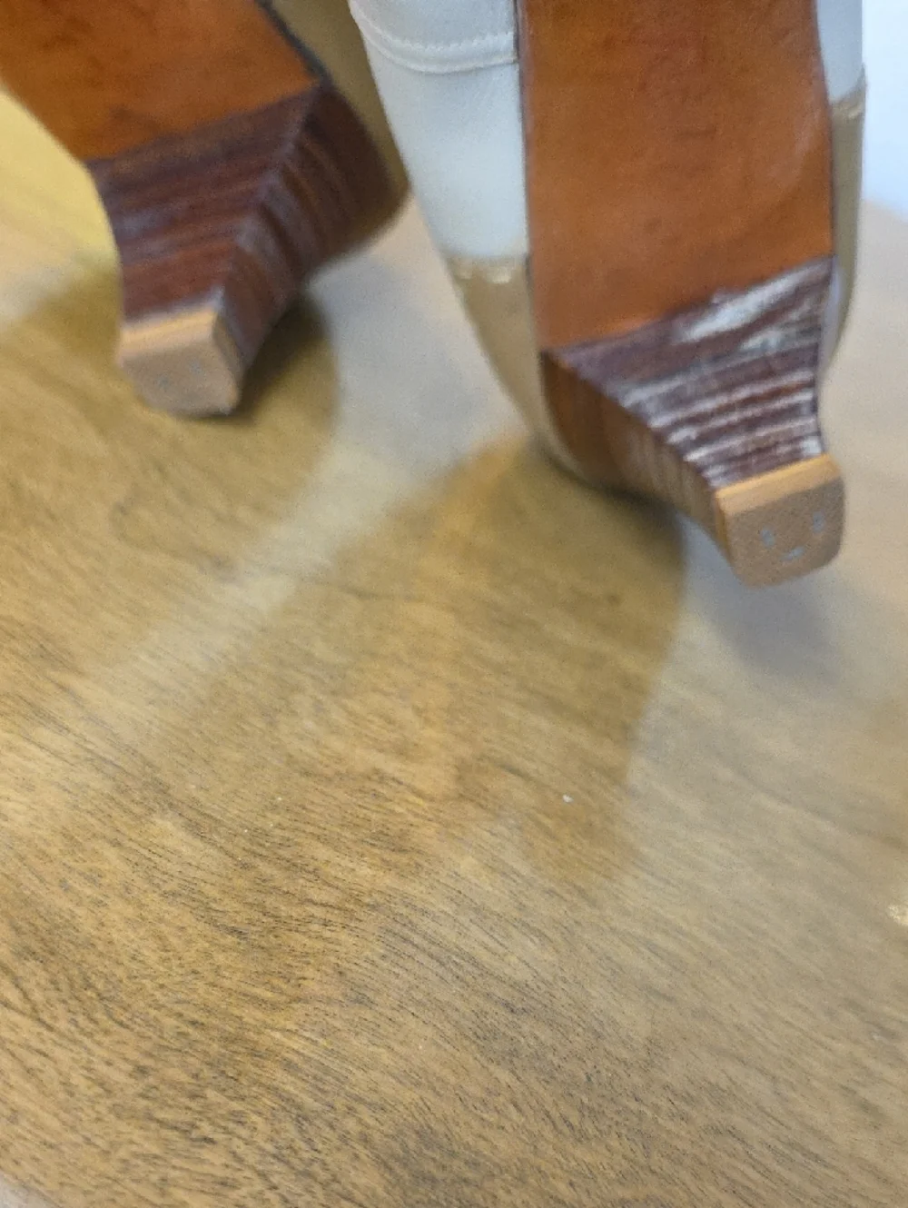 Vintage Cream Pointed-Toe Wood Heels with Tan Trim Cream Stitching 7.5